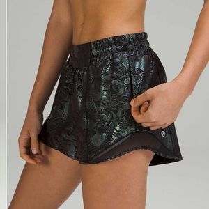 Hotty hot low rise lined 4 in shorts